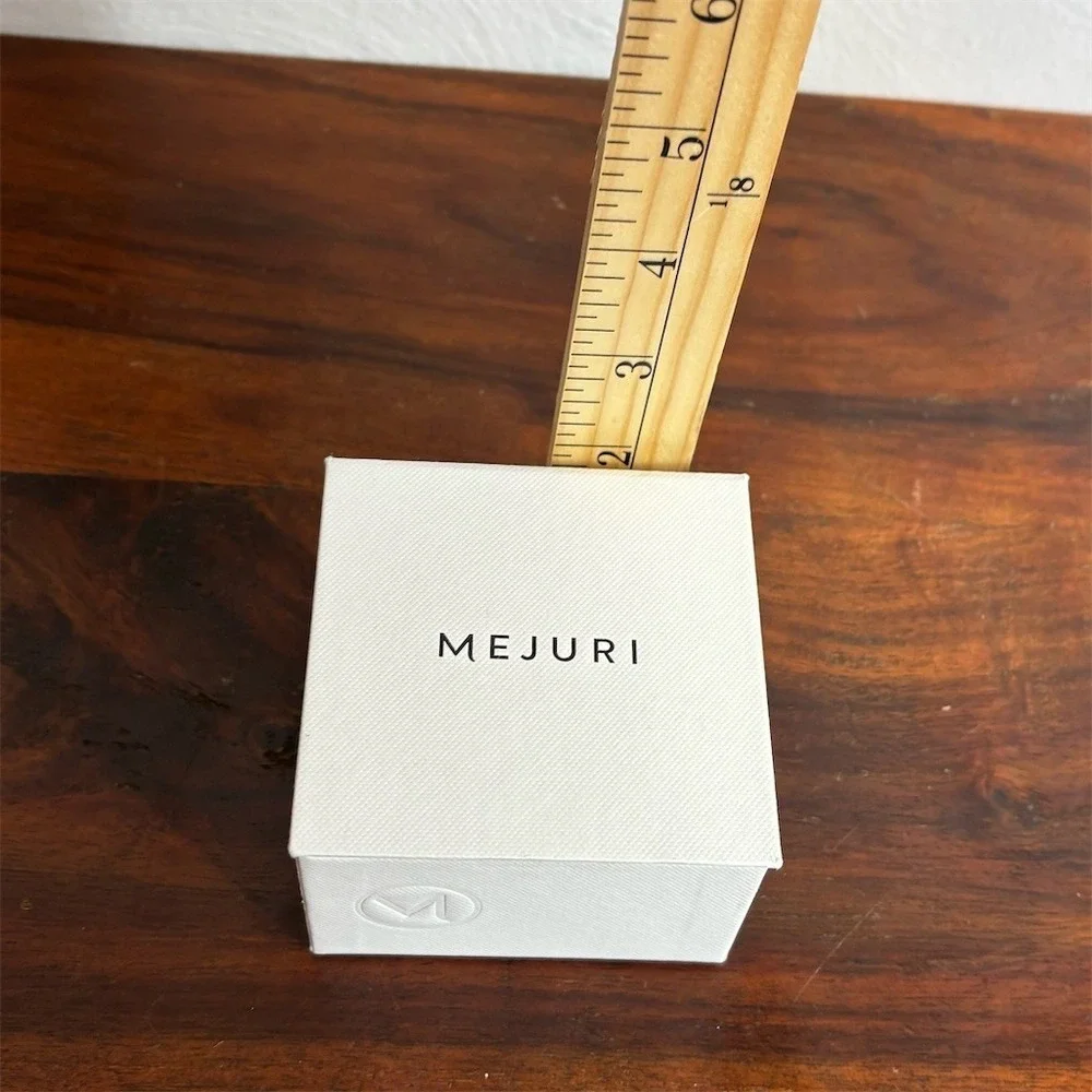 Mejuri Jewelry‎ Gift Box White Empty Packaging Hinged Lid Embossed Logo